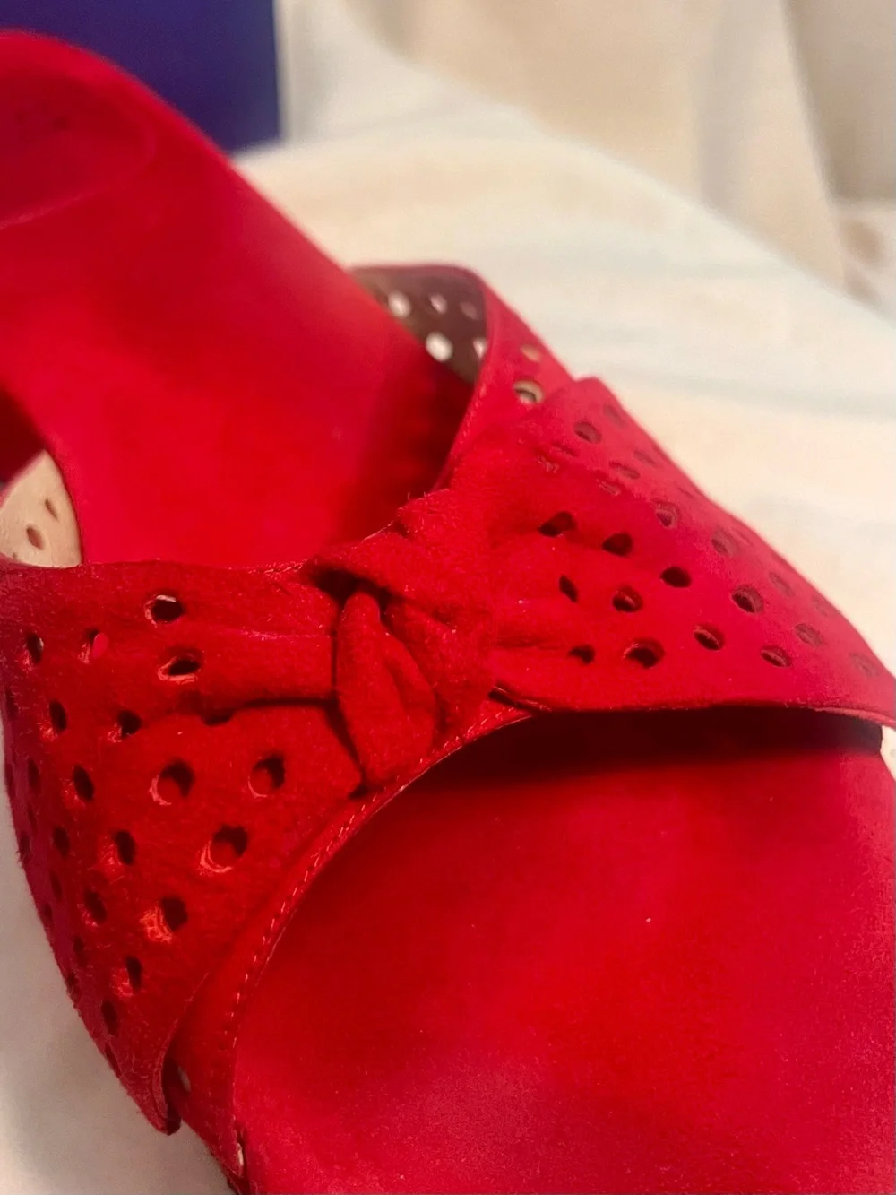 Vintage Stuart Witzman Red Suade Perforated Bow Wedge Slides | ONS | Size 9N - Picture 3 of 5